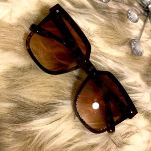 Classic oversized Smoke tortoise lucite UV sunglasses. New.